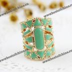 Изысканное кольцо украшенное великолепными камнями.(Цвет - зелёный, один размер)
