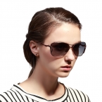 Женские солнцезащитные очки с полиуретановыми линзами.